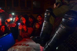 Witness Kashmir 1986-2016 / Nine Photographers